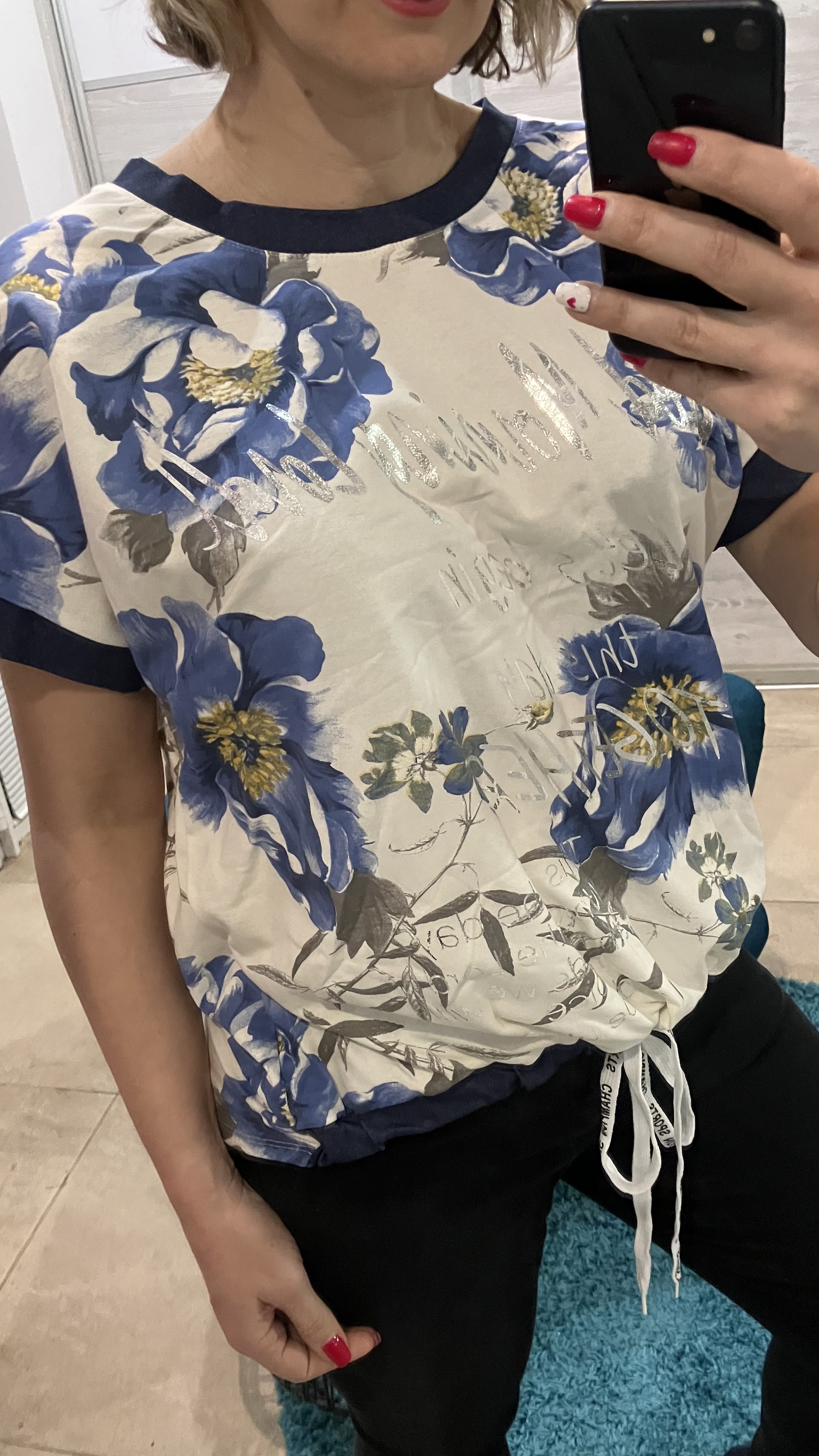 Kvetované tričko so zaväzovaním modro-biele