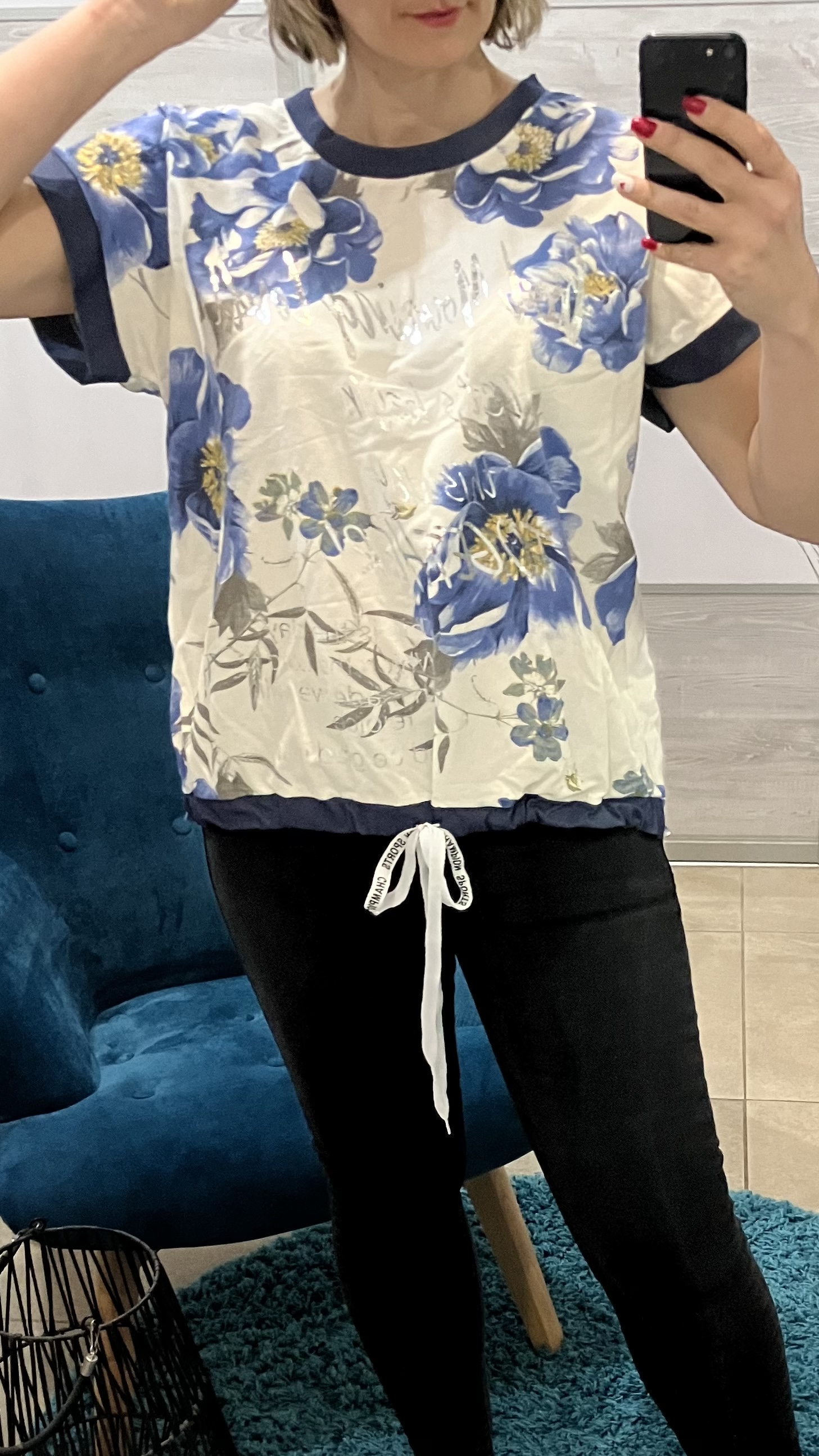 Kvetované tričko so zaväzovaním modro-biele